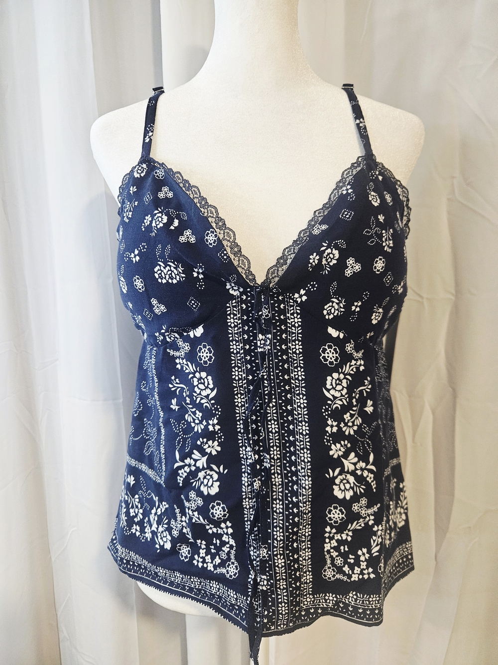💙 Madden Girl Paisley Lace Trim Camisole NWT - Size XL 💙